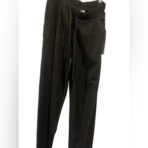 31. NWT Alo Yoga muse wide leg pants BLACK Size M